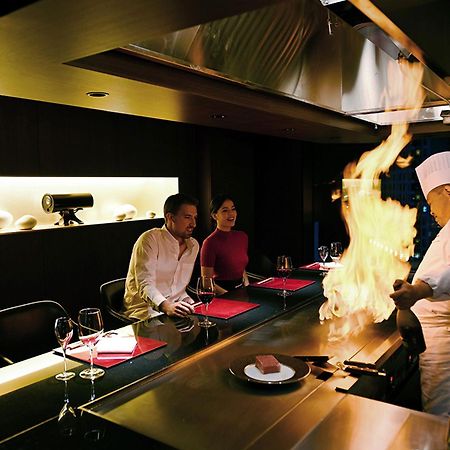 The Gate Hotel Tokyo By Hulic Tóquio Exterior foto A chef cooking with a flaming torch