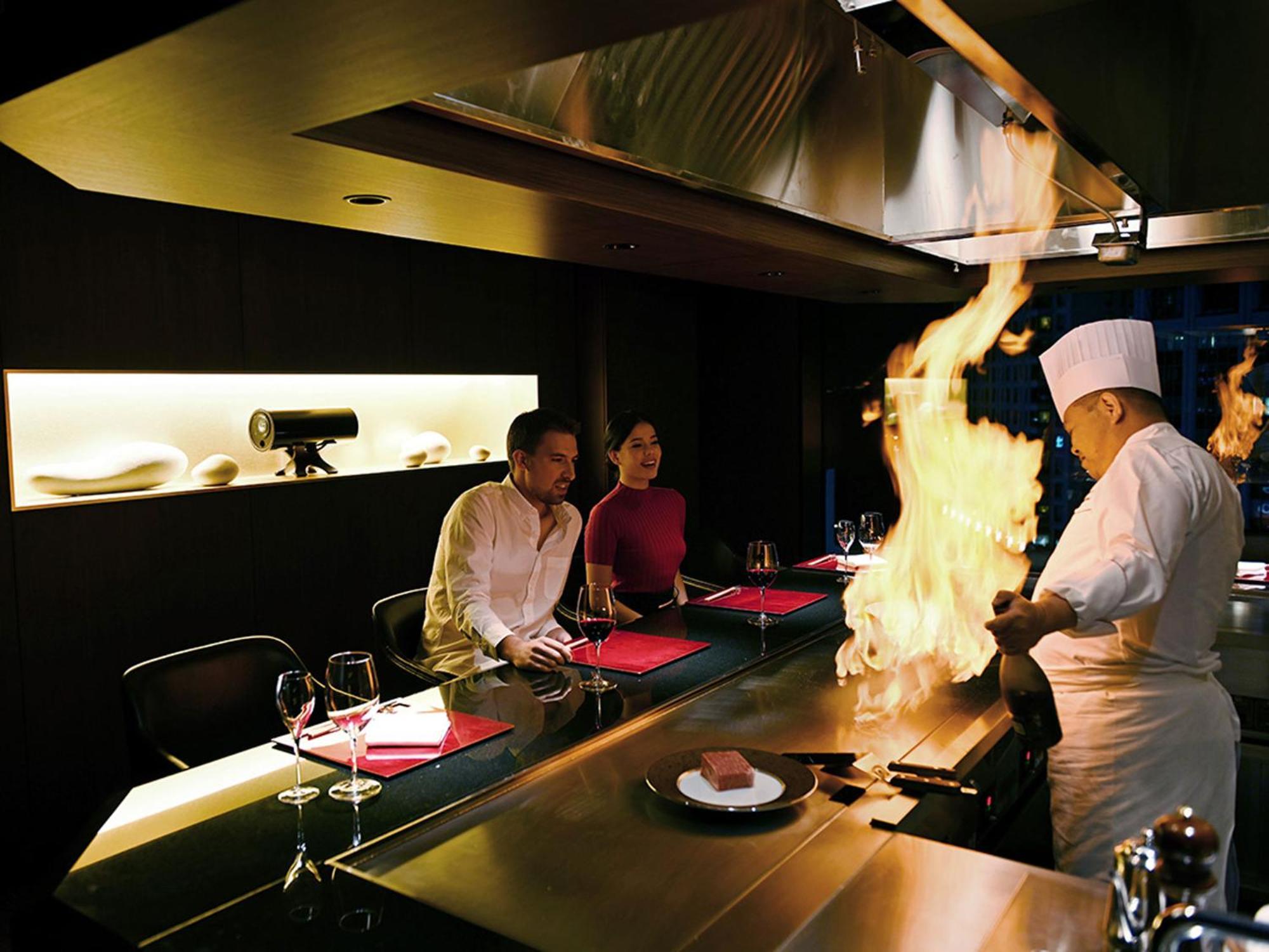 The Gate Hotel Tokyo By Hulic Tóquio Exterior foto A chef cooking with a flaming torch